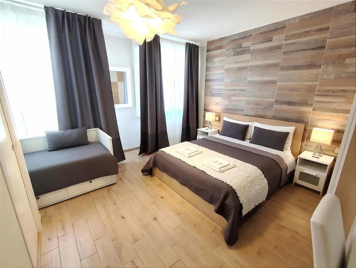 Pisa City Lodge 0*,  Italy