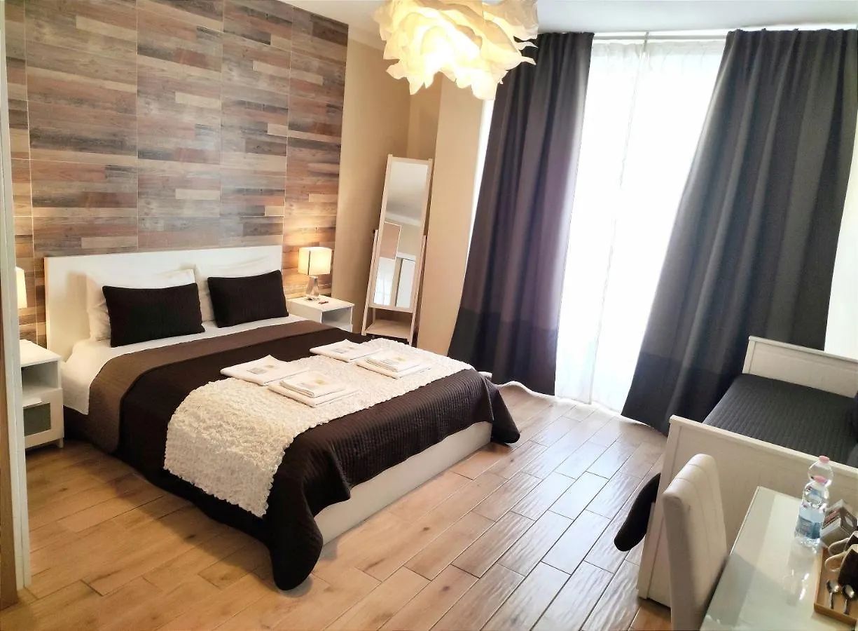 Pisa City Lodge